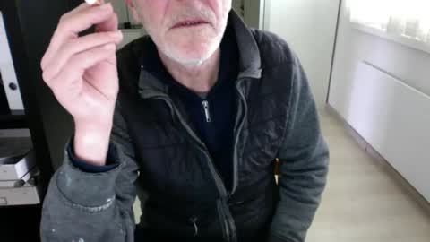 Snapshot of tiburzio chatting on February 12, 11:51 am tiburzio online show from February 12, 11:51 am