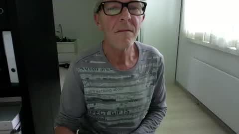 Snapshot of tiburzio chatting on September 11, 12:16 pm tiburzio online show from September 11, 12:16 pm