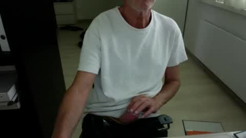 Snapshot of tiburzio chatting on September 13, 12:27 pm tiburzio online show from September 13, 12:27 pm