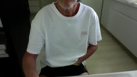 Snapshot of tiburzio chatting on September 16, 1:45 pm tiburzio online show from September 16, 1:45 pm