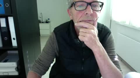 Snapshot of tiburzio chatting on September 24, 9:01 am tiburzio online show from September 24, 9:01 am