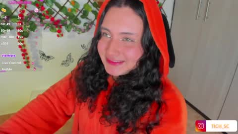 Snapshot of tich___ chatting on June 4, 4:46 pm tich___ online show from June 4, 4:46 pm