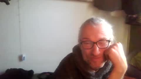 tiddles12345 online show from April 19, 5:40 am