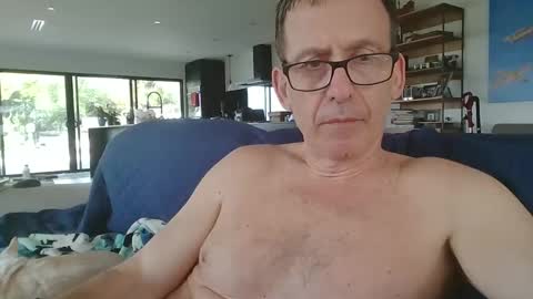 JustMe online show from December 8, 6:39 pm