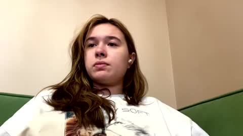 Snapshot of tierraclement chatting on June 18, 8:14 am Nika online show from June 18, 8:14 am