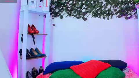Snapshot of tifanny_nails chatting on June 9, 6:19 pm Tifanny Nails online show from June 9, 6:19 pm
