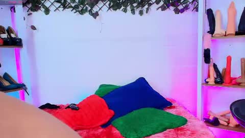 Snapshot of tifanny_nails chatting on June 15, 6:21 pm Tifanny Nails online show from June 15, 6:21 pm