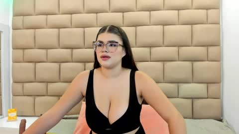 Snapshot of tifannyrosen chatting on May 25, 11:49 am Tifanny online show from May 25, 11:49 am