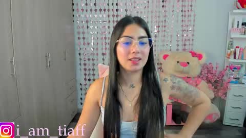 Snapshot of tifany_tay2 chatting on May 17, 6:55 am hey am julietha online show from May 17, 6:55 am