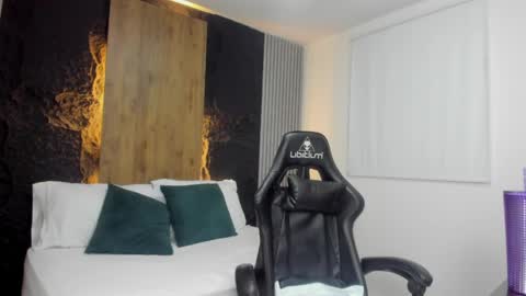 T I F F A N N Y online show from April 11, 12:31 pm