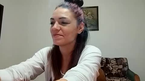 Snapshot of tiffany_chloe chatting on February 12, 9:43 pm Tiffany online show from February 12, 9:43 pm