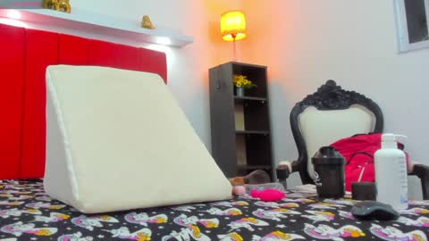 Snapshot of tiffany_hot19_ chatting on December 3, 1:52 am tiffany  online show from December 3, 1:52 am