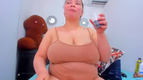 Snapshot of tiffany_hot19_ chatting on February 12, 4:33 pm tiffany  online show from February 12, 4:33 pm