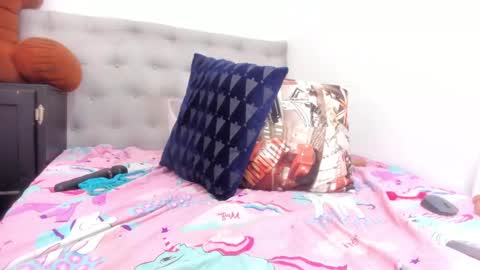 Snapshot of tiffany_hot19_ chatting on February 15, 7:50 pm tiffany  online show from February 15, 7:50 pm