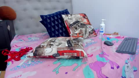 Snapshot of tiffany_hot19_ chatting on February 16, 3:27 pm tiffany  online show from February 16, 3:27 pm