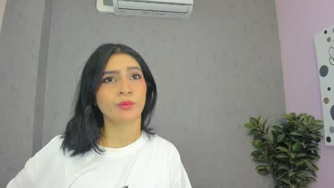 Snapshot of tiffany_mendez chatting on April 24, 12:07 pm tiffany_mendez online show from April 24, 12:07 pm