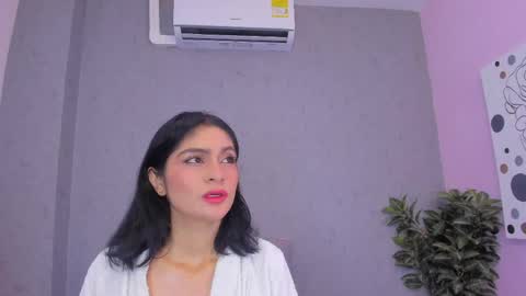 Snapshot of tiffany_mendez chatting on May 6, 12:10 pm tiffany_mendez online show from May 6, 12:10 pm