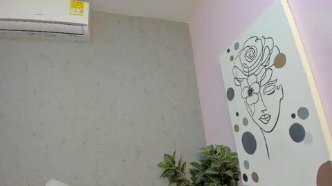 Snapshot of tiffany_mendez chatting on May 19, 12:00 pm tiffany_mendez online show from May 19, 12:00 pm