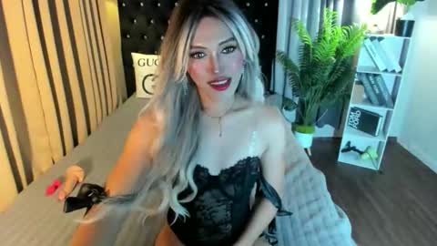 Snapshot of tiffany_welson chatting on September 12, 12:00 am tiffany online show from September 12, 12:00 am