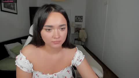 Snapshot of tiffanyflynn chatting on December 17, 10:32 pm Tiffany online show from December 17, 10:32 pm