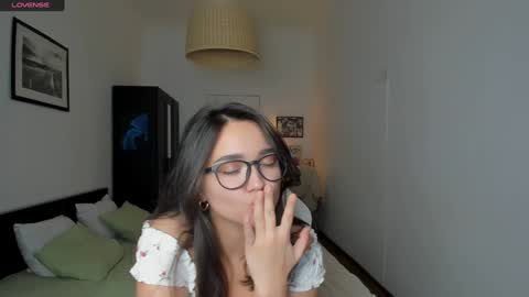 Snapshot of tiffanyflynn chatting on December 18, 1:37 am Tiffany online show from December 18, 1:37 am