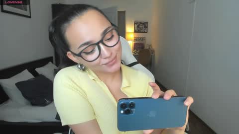 Snapshot of tiffanyflynn chatting on December 23, 8:14 pm Tiffany online show from December 23, 8:14 pm