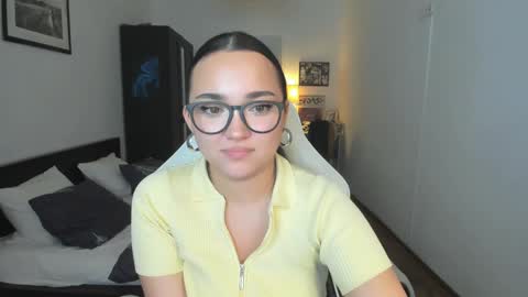 Snapshot of tiffanyflynn chatting on December 24, 2:21 am Tiffany online show from December 24, 2:21 am