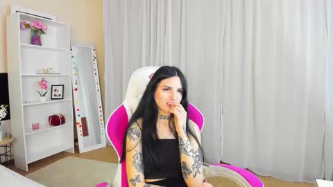 Snapshot of tiffanyhhotx chatting on March 24, 2:33 pm Tiffani online show from March 24, 2:33 pm