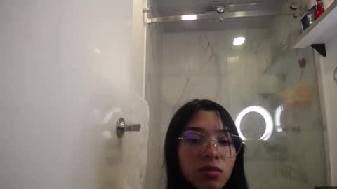 Snapshot of tiffanykilyestar_19 chatting on March 22, 8:56 pm Kilye online show from March 22, 8:56 pm