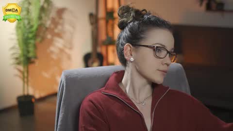 tiffanyriox online show from February 13, 1:01 am