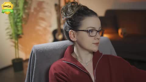 tiffanyriox online show from February 20, 1:24 am