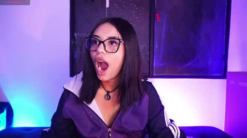 Snapshot of tiffanysander chatting on May 28, 2:09 am My name is Tiffany welcome online show from May 28, 2:09 am