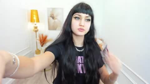 tiffanyyoun online show from March 28, 12:16 pm