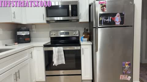 Tiffstreatsxoxo online show from March 30, 1:01 pm