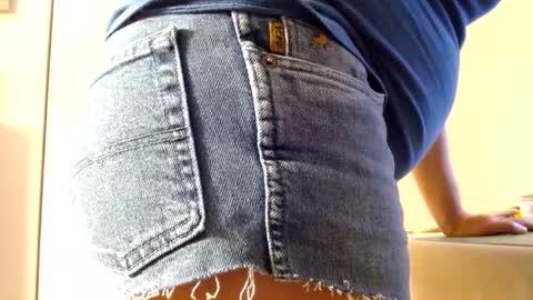 Snapshot of tightshortsspank chatting on February 8, 10:29 pm Tightshortsspank online show from February 8, 10:29 pm