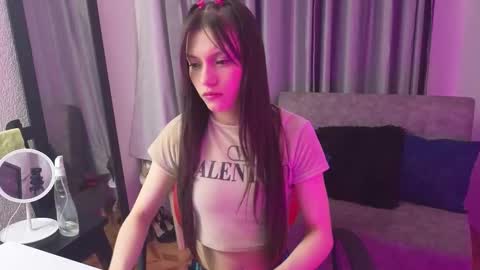 Snapshot of tiinajonus_ chatting on February 18, 4:08 am tiinajonus_ online show from February 18, 4:08 am