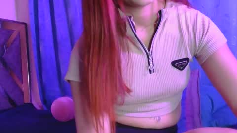Snapshot of tiiny_emiily chatting on June 3, 2:03 am TIINY Special show when it reaches 10000 flowers online show from June 3, 2:03 am
