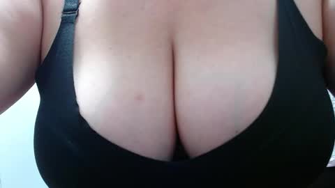 Snapshot of tila_nastyy chatting on May 31, 2:31 am Tila online show from May 31, 2:31 am