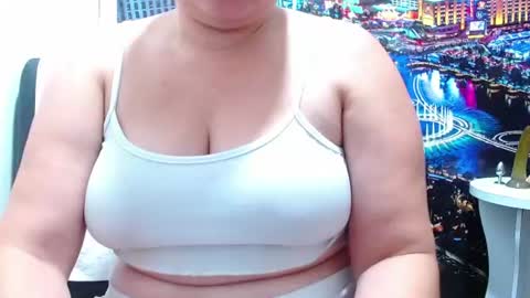 Snapshot of tila_nastyy chatting on June 11, 12:32 am Tila online show from June 11, 12:32 am