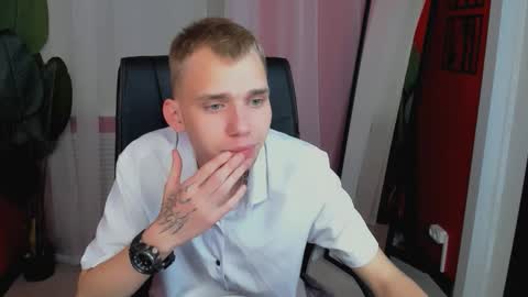 Snapshot of tim_blackk chatting on October 16, 8:54 pm Tim online show from October 16, 8:54 pm