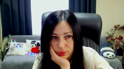 Snapshot of timeparadice chatting on June 2, 8:16 am Luisa online show from June 2, 8:16 am
