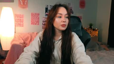 Mia online show from January 11, 3:33 am