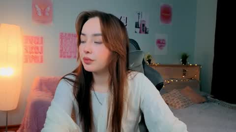 Mia online show from February 3, 7:52 pm