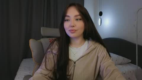 Mia online show from April 20, 2:31 pm