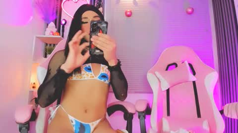 Hallie And Annie online show from December 14, 2:39 am