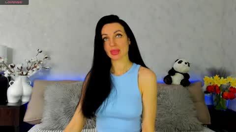Snapshot of tina_mart chatting on April 19, 10:47 am Tina online show from April 19, 10:47 am