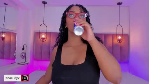 Snapshot of tinacurly chatting on September 28, 3:45 am Tina online show from September 28, 3:45 am