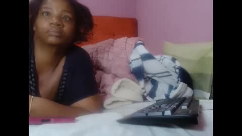 Snapshot of tinagiant chatting on June 11, 8:34 am tinagiant online show from June 11, 8:34 am