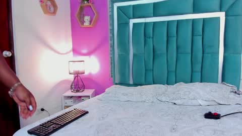 Snapshot of tinajones20 chatting on April 8, 8:53 pm Tina online show from April 8, 8:53 pm