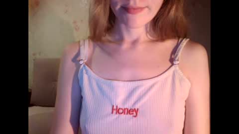 Snapshot of tinalamoon chatting on December 2, 4:09 am Lisa online show from December 2, 4:09 am